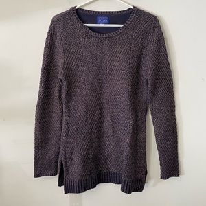 SIMPLY STYLED woman’s sweater. Size L/G